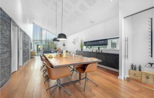 4 Bedroom Amazing Home In Strøby