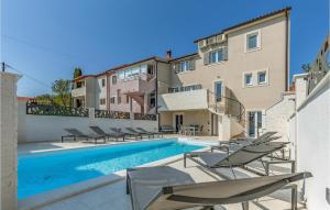 5 Bedroom Cozy Apartment In Banjole