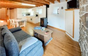 Amazing Home In Essertines-En-Châtelne