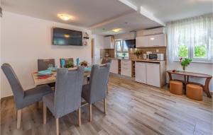 Amazing House With Pool