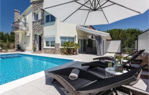Awesome Home In Kornic With Kitchen 