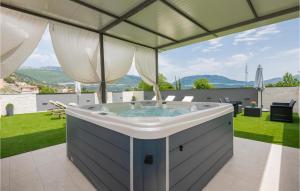 Gorgeous Home In Umcani