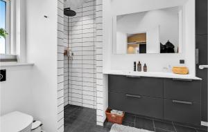 Cozy Home In Juelsminde With Wifi