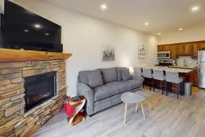 Cedar Lodge Escape at Whitetail townhomes - Carmi