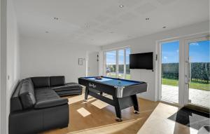 Nice Home In Ebeltoft With Sauna