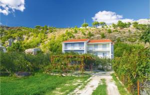 Awesome Apartment In Duce
