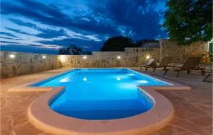 2 Bedroom Beautiful Home In Benkovac - Raštević