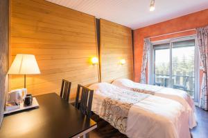 Hotels Logis Hotel Clair Matin : photos des chambres