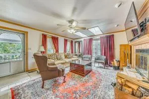 Less Than 1 Mi to The Lodge Cloudcroft Home with Fireplace - ألاموغوردو