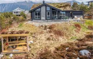 Gorgeous Home In Tustna With Jacuzzi - Vevang