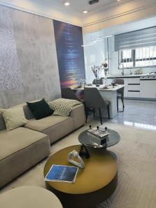 Self Catering Nest - Heated Pool, Netflix, Airport Pick Up