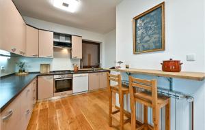 Cozy Home In Maglenca With Sauna