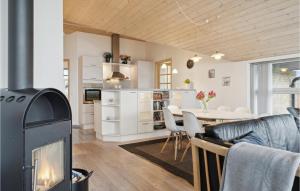 Three-Bedroom Holiday Home In Vinderup