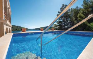 Gorgeous Apartment In Karbuni With Wifi