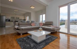 Lovely Home In Prolozac Donji