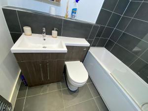 Stunning 1 Bed Flat Near Lakeside