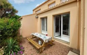 Amazing Home In Les Sables Dolonne - 奥洛讷堡