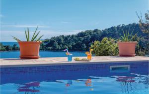 Gorgeous Apartment In Karbuni With Wifi