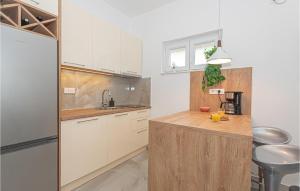 3 Bedroom Lovely Home In Vodice 