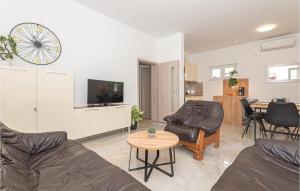 3 Bedroom Lovely Home In Vodice 