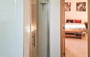 Maisons de vacances 4 Bedroom Gorgeous Home In Anthe : photos des chambres