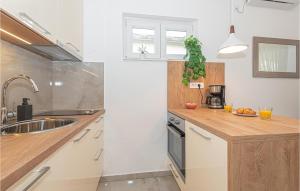 Three-Bedroom Holiday Home In Vodice
