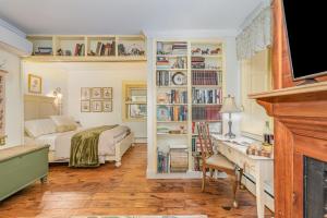 Deluxe Double or Twin Room room in Fallen Tree Farm Bed and Breakfast