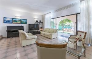 Stunning Home In Umag