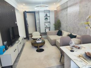 Self Catering Nest - Heated Pool, Netflix, Airport Pick Up