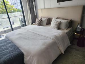 Self Catering Nest - Heated Pool, Netflix, Airport Pick Up