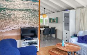 Nice Home In Warmenhuizen With Wifi