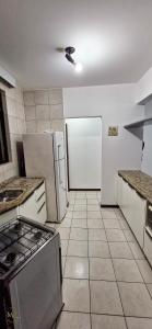 Ape Gaivota( ingleses) 2 quartos(1suite) garagem .