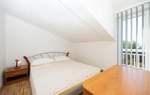 2 Bedroom Stunning Apartment In Lokva Rogoznica 