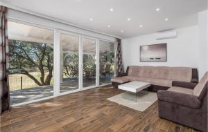 Stunning Home In Banjol 