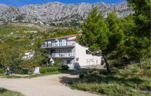 2 Bedroom Stunning Apartment In Lokva Rogoznica 