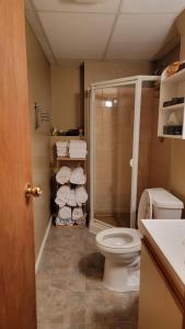 Charming - 2 bedrooms suite, 1 full bath & family room