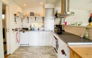 2 Bedroom Amazing Home In Ätran