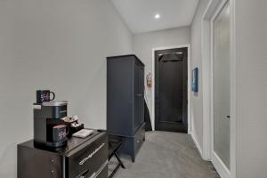 The Bentley Hotel on 290