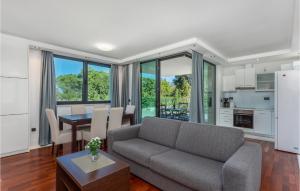 Lovely Apartment In Malinska With Wifi 