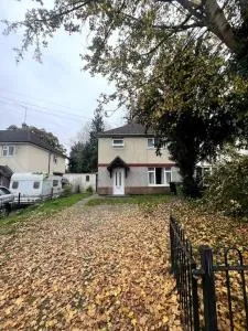 Spacious City Centre Home Near Hospital & M5 - Hindlip