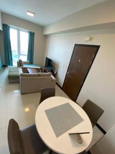 Mactan Newtown 8Newtown Boulevard Beach Condo RM6