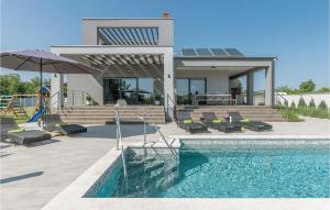 Cozy Home In Galizana With Kitchen