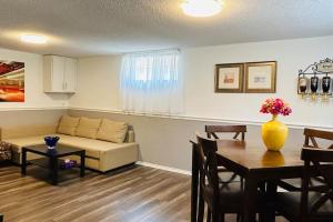 2 bedroom rental apartment , 1 sofa bed, 2 car parking