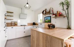 Cozy Home In Lyons-La-Forêt