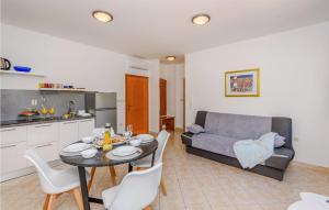 Amazing Apartment In Klek With Wifi