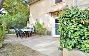 Maisons de vacances Lovely Home In Arles With Wifi : photos des chambres