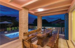 Beautiful Home In Vodnjan With Kitchen