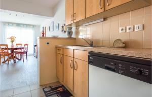 Appartements 1 Bedroom Awesome Apartment In Royan : photos des chambres