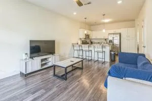 Stylish Townhome with Pool Clubhouse Amenities - Pendleton