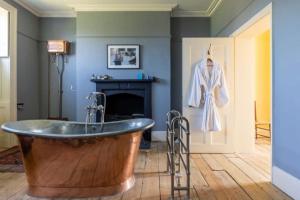 Amazing Dockyard Historical Georgian House